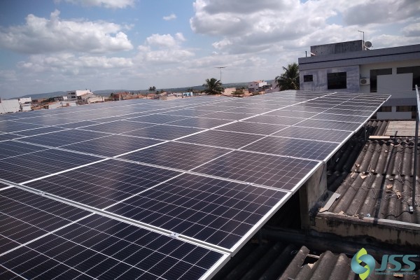 Implementação dos painéis fotovoltaicos na Panificação Pão Mel.