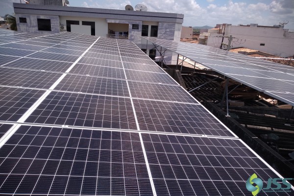 Implementação dos painéis fotovoltaicos na Panificação Pão Mel.